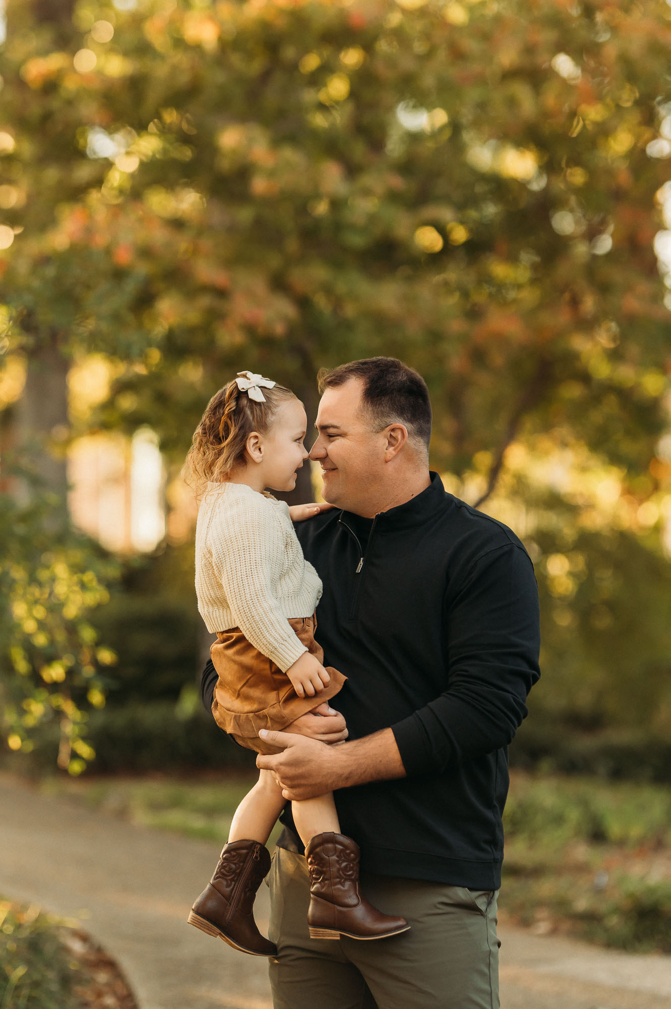 Father and Daughter snuggling | Tyler Texas Family Photographer
