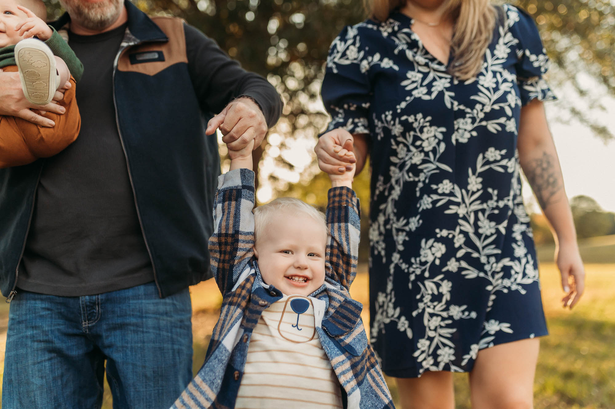 family playing under tree at MIneola Nature Preserve | Mineola TX Family Photographer