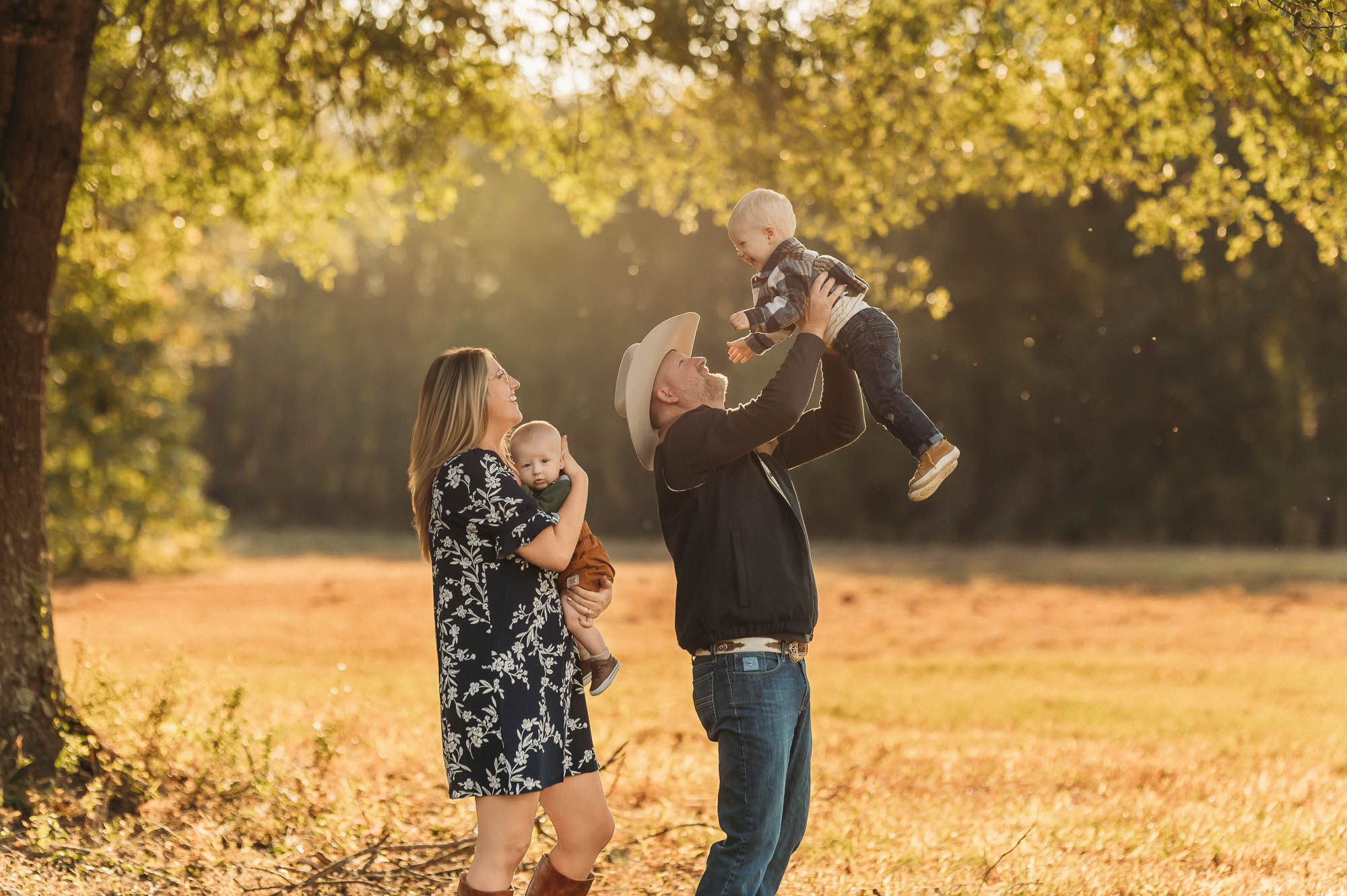family playing under tree at MIneola Nature Preserve | Mineola TX Family Photographer