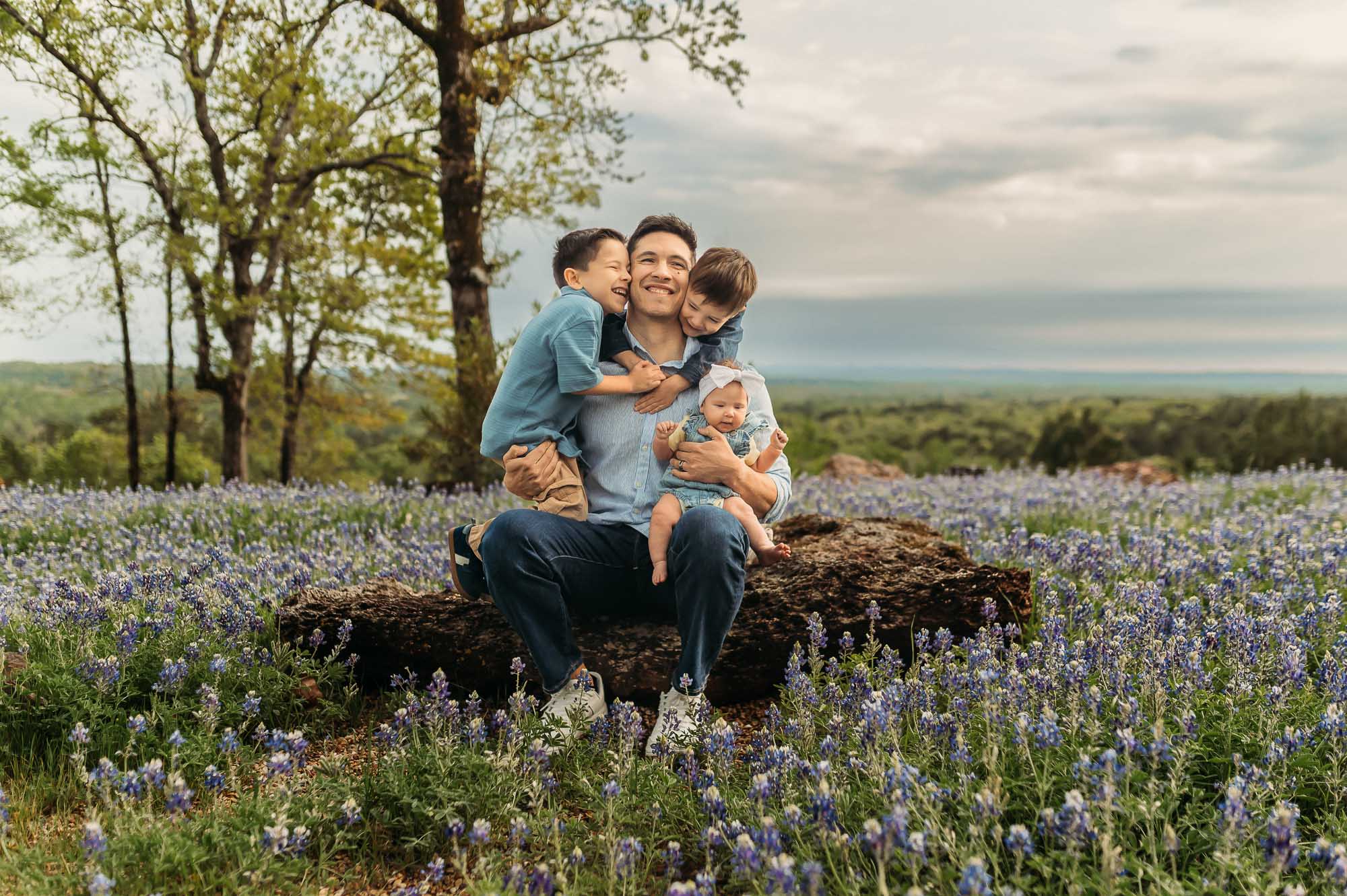 Dad with kids in a field of bluebonnets | ETX Bluebonnet family photos