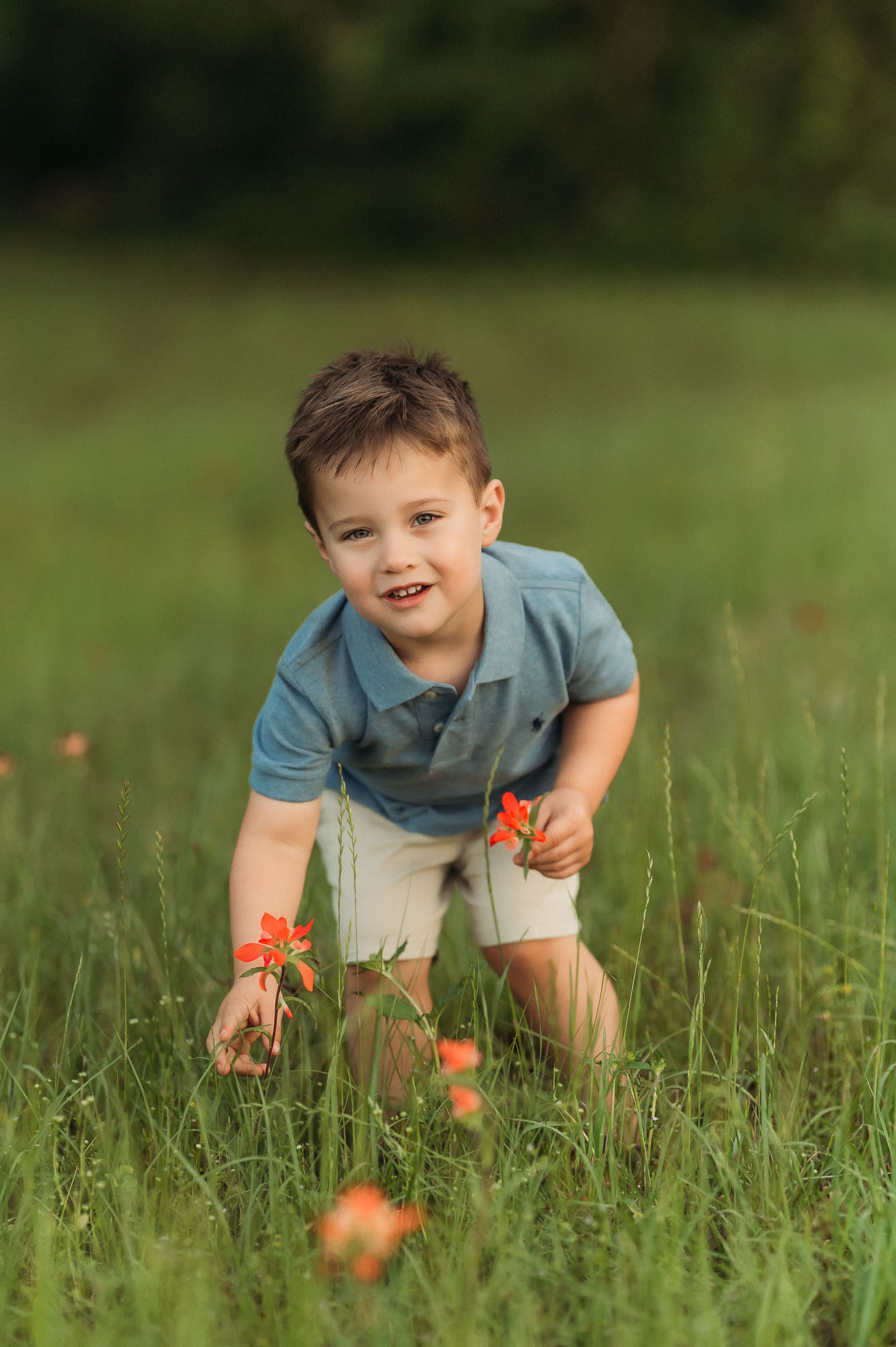 Little boy picking wildflowers | Lake Tyler Family Photography