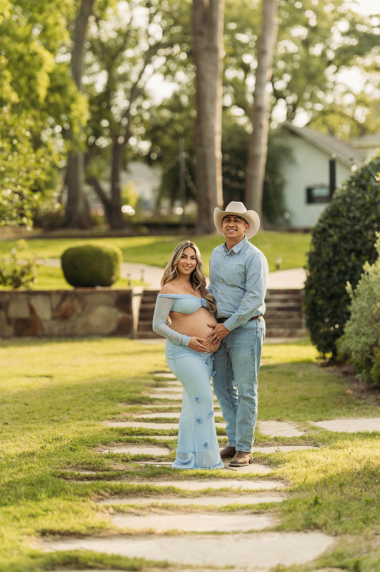 East Texas Maternity Session at Hidden Gem Villa