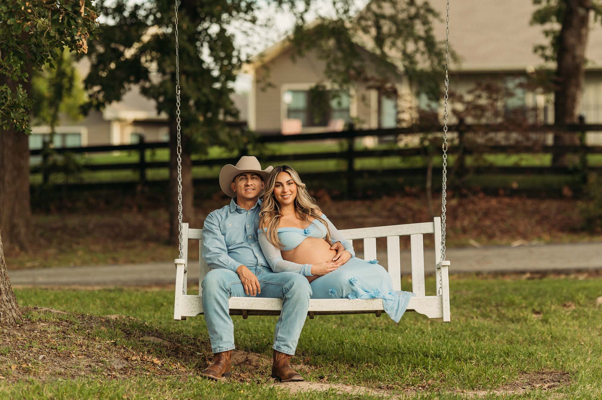 East Texas Maternity Session at Hidden Gem Villa