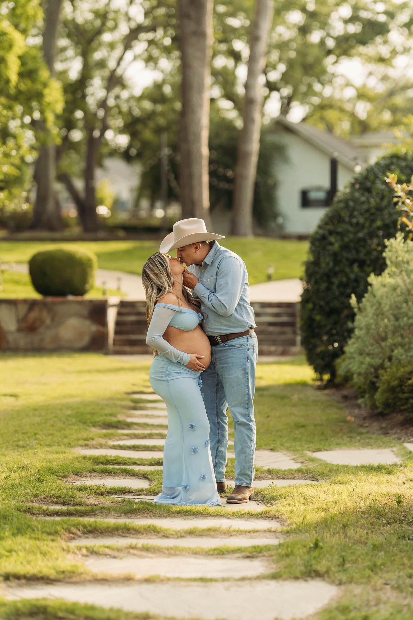 East Texas Maternity Session at Hidden Gem Villa