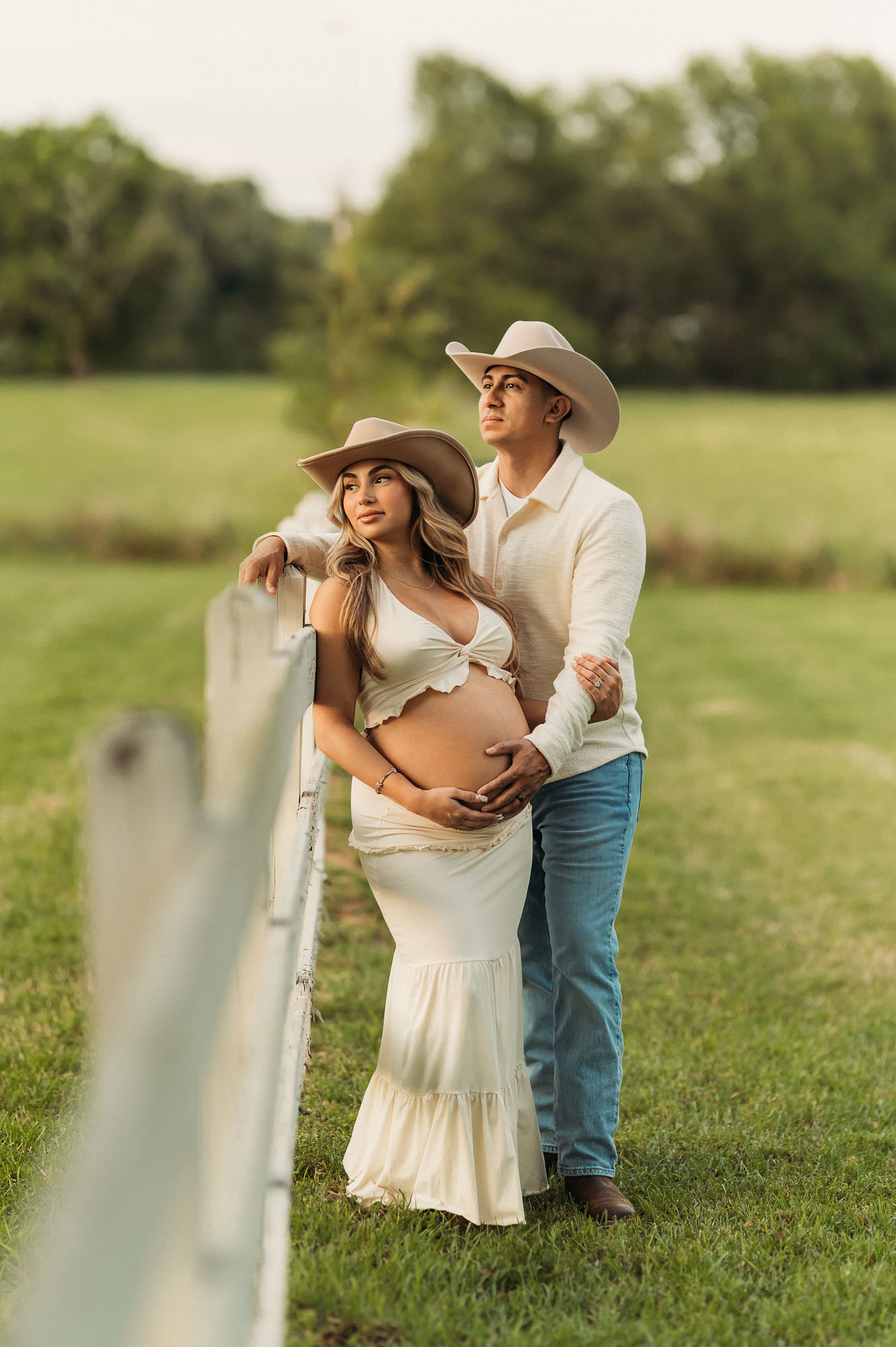 East Texas Maternity Session at Hidden Gem Villa