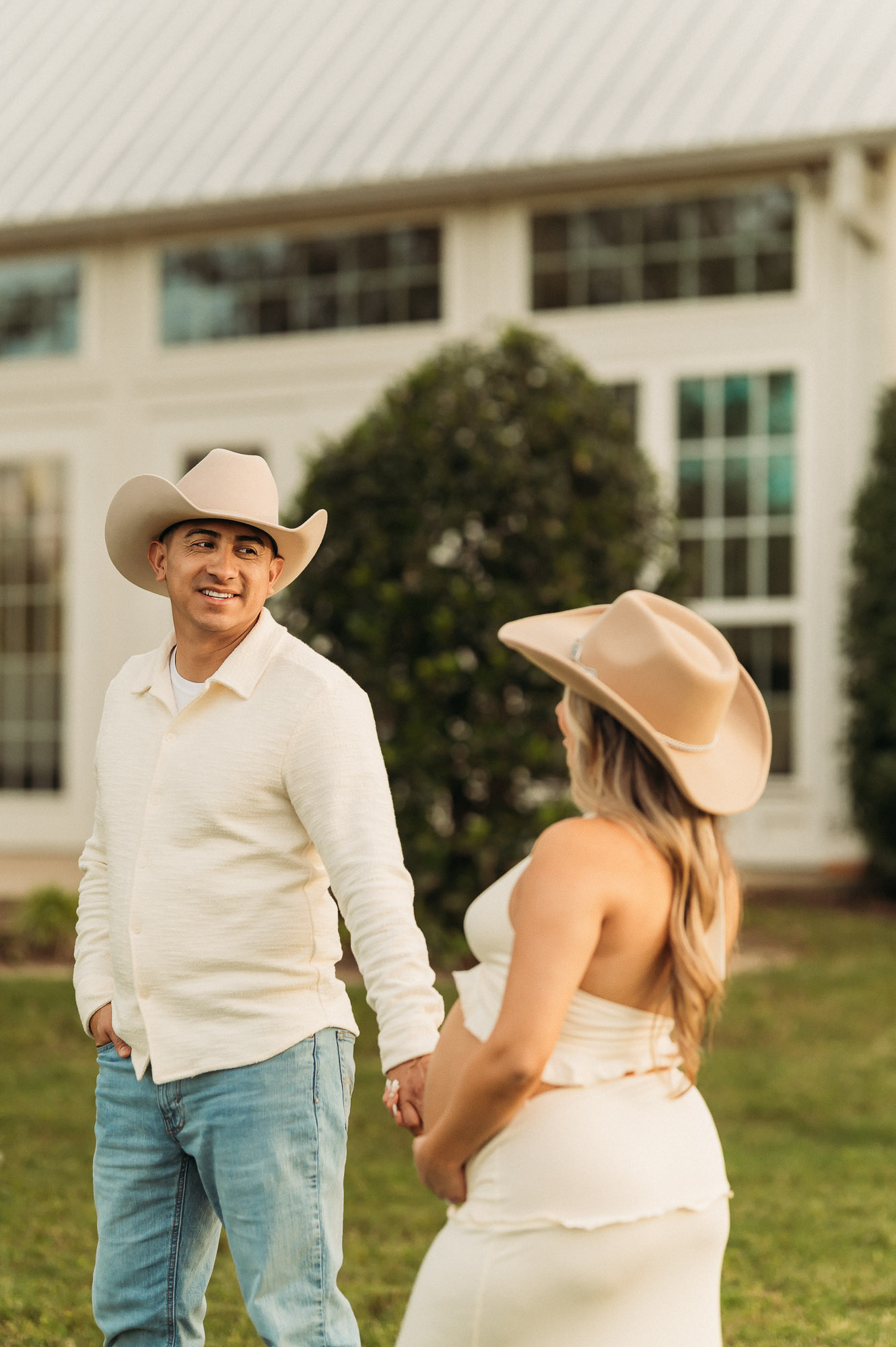 East Texas Maternity Session at Hidden Gem Villa