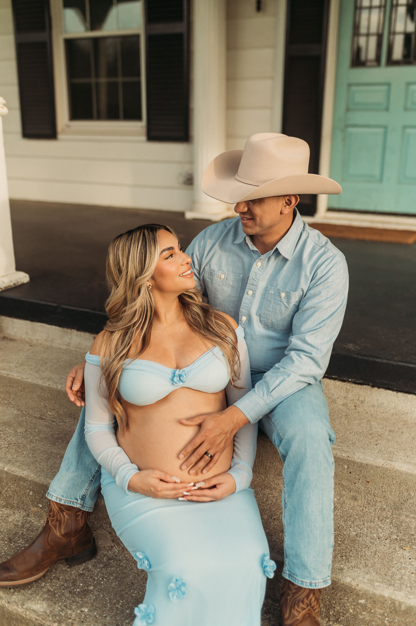 East Texas Maternity Session at Hidden Gem Villa